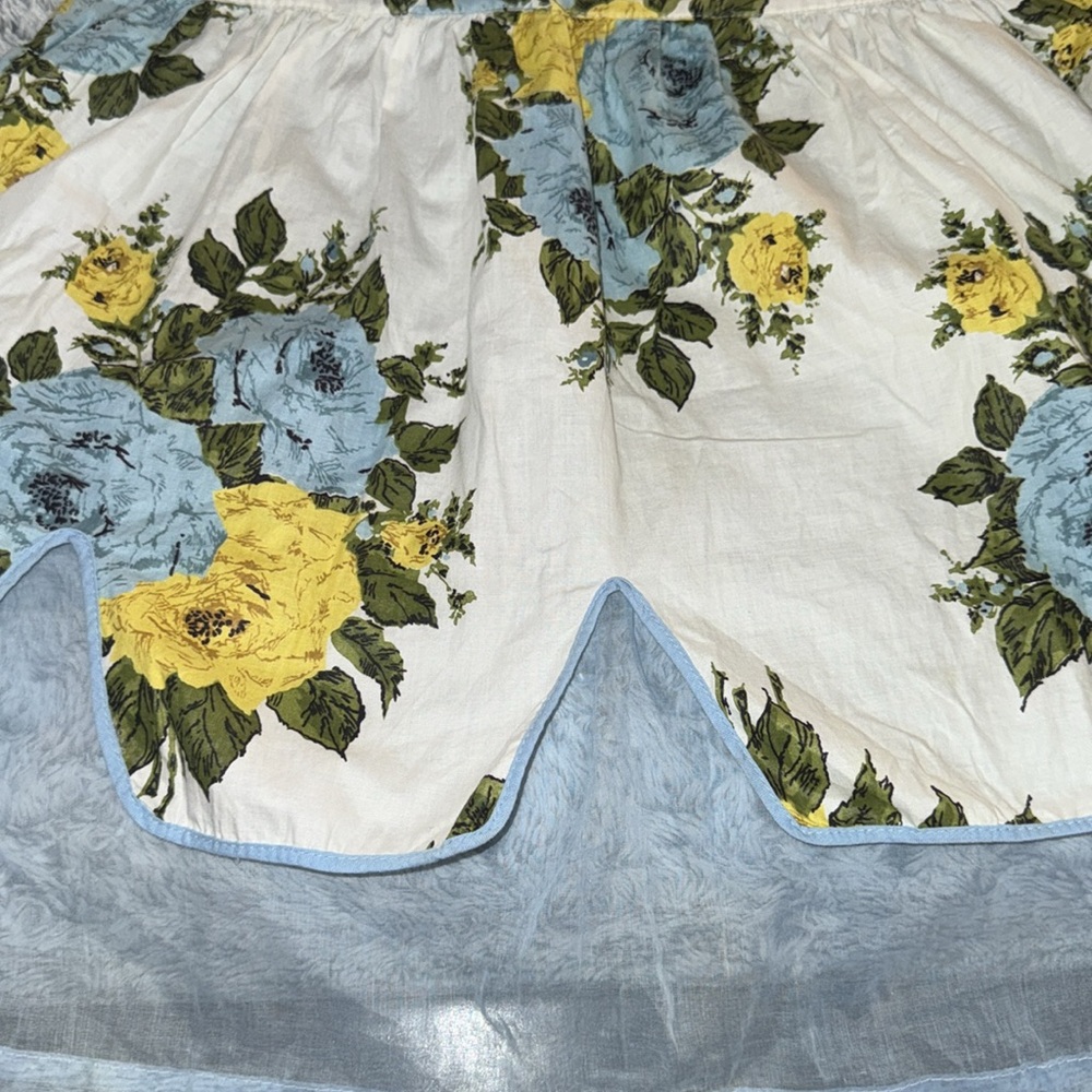 Vintage Cottagecore Floral and Sheer Apron - Picture 6 of 7